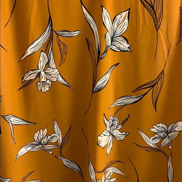 Women’s dress - Picture 3 of 3